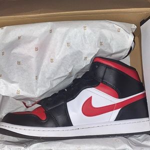 Air Jordan 1 mid